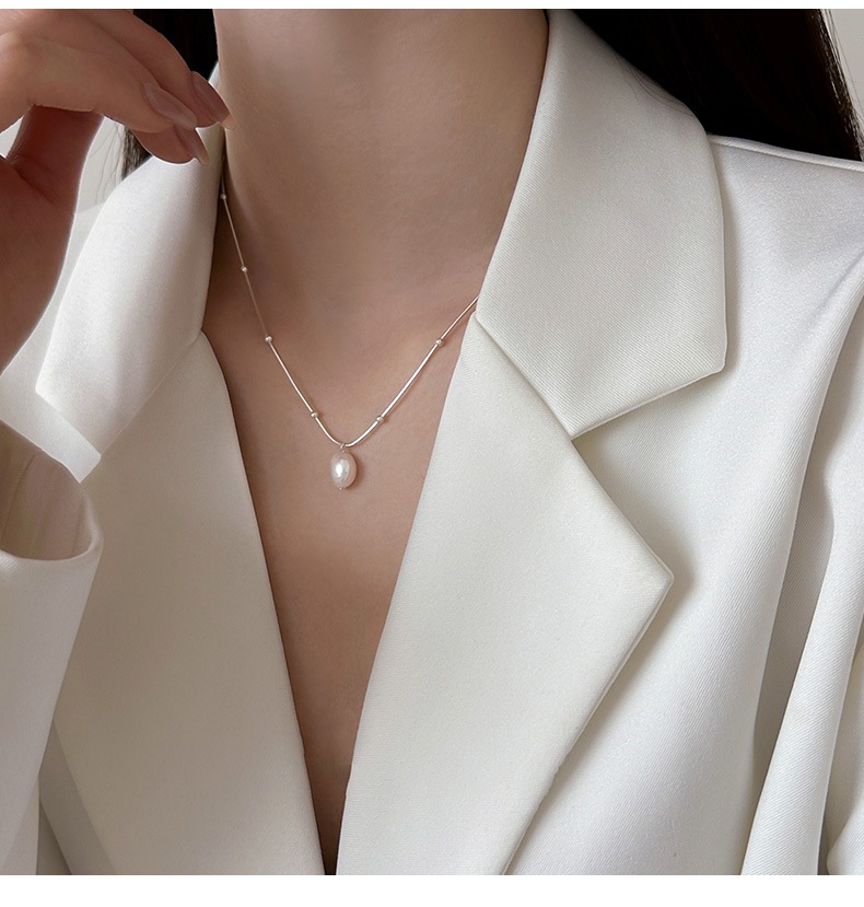 Titanium steel freshwater pearl pendant necklace, Korean style Instagram simple collarbone chain, non-fading, fashionable and versatile necklace pic 5