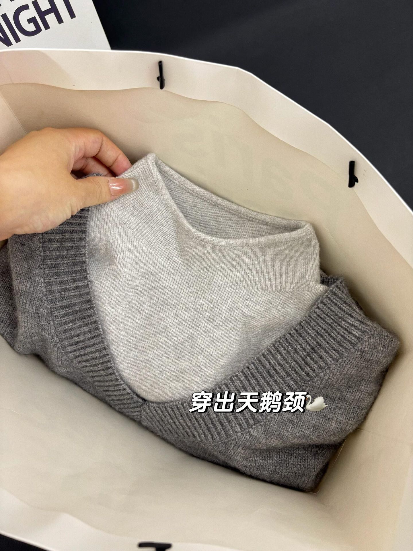 A small stand-up collar layering sweater with thickened fleece, a soft and soft base layer for women, a one-piece fleece inner layer for warmth in autumn and winter, long-sleeved pic 1
