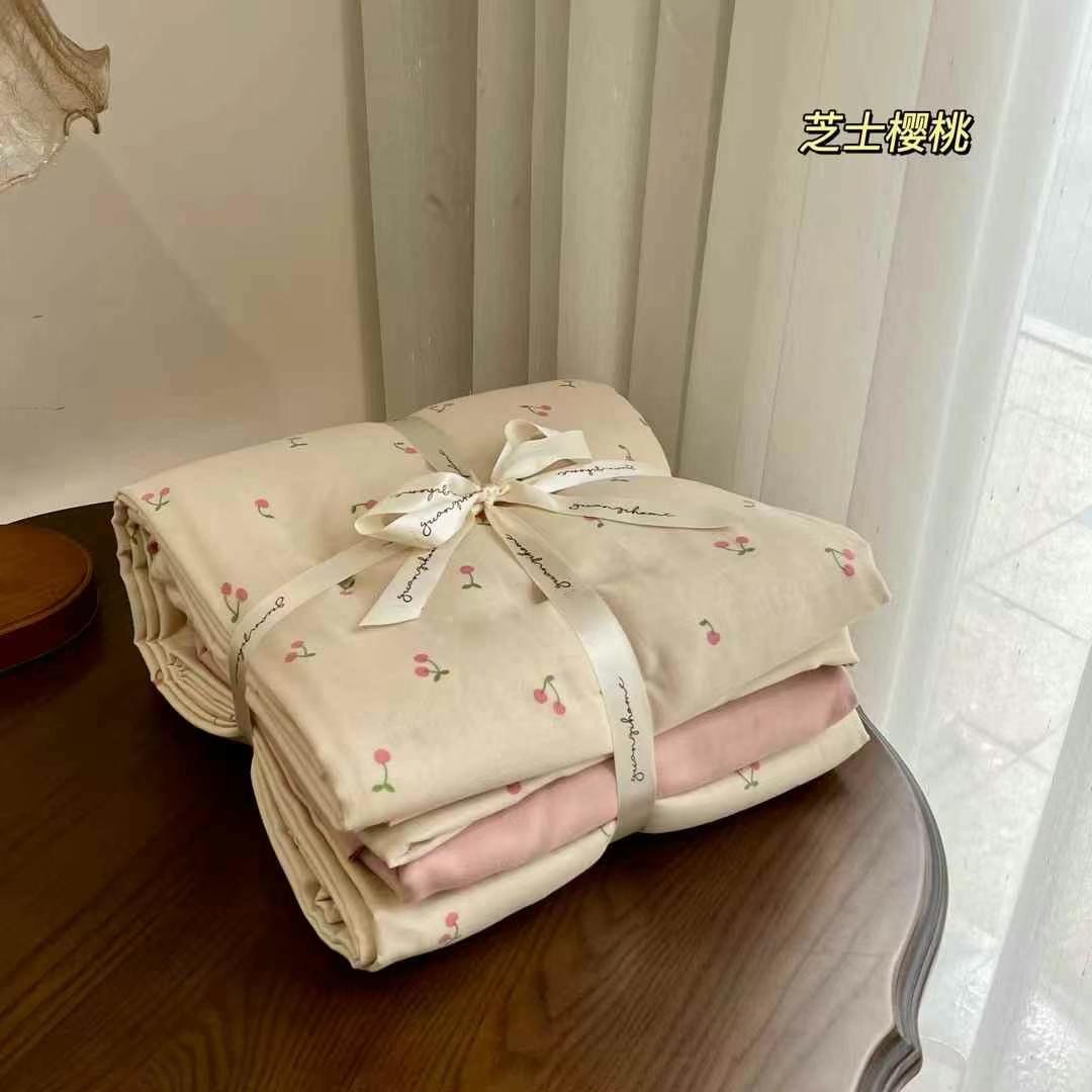 A set of three or four pieces with fresh small floral print double-layer yarn, pure cotton soft naked sleeping quilt cover and cartoon bedding pic 24