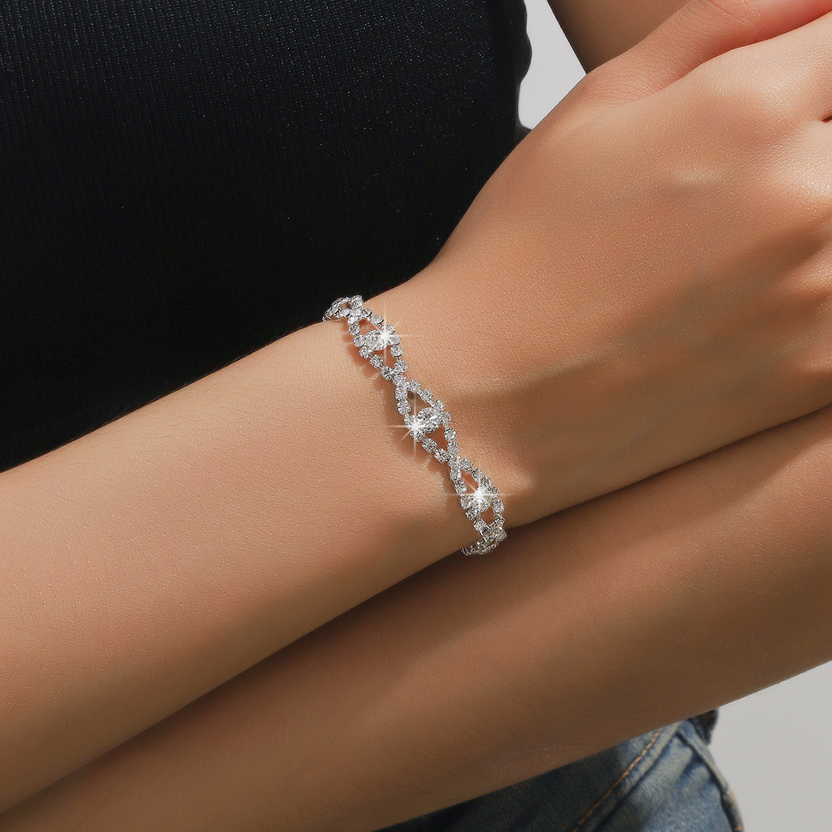 欧美创意新款饰品配饰女新娘首饰套装高档水晶镶钻项链耳环三件套详情7