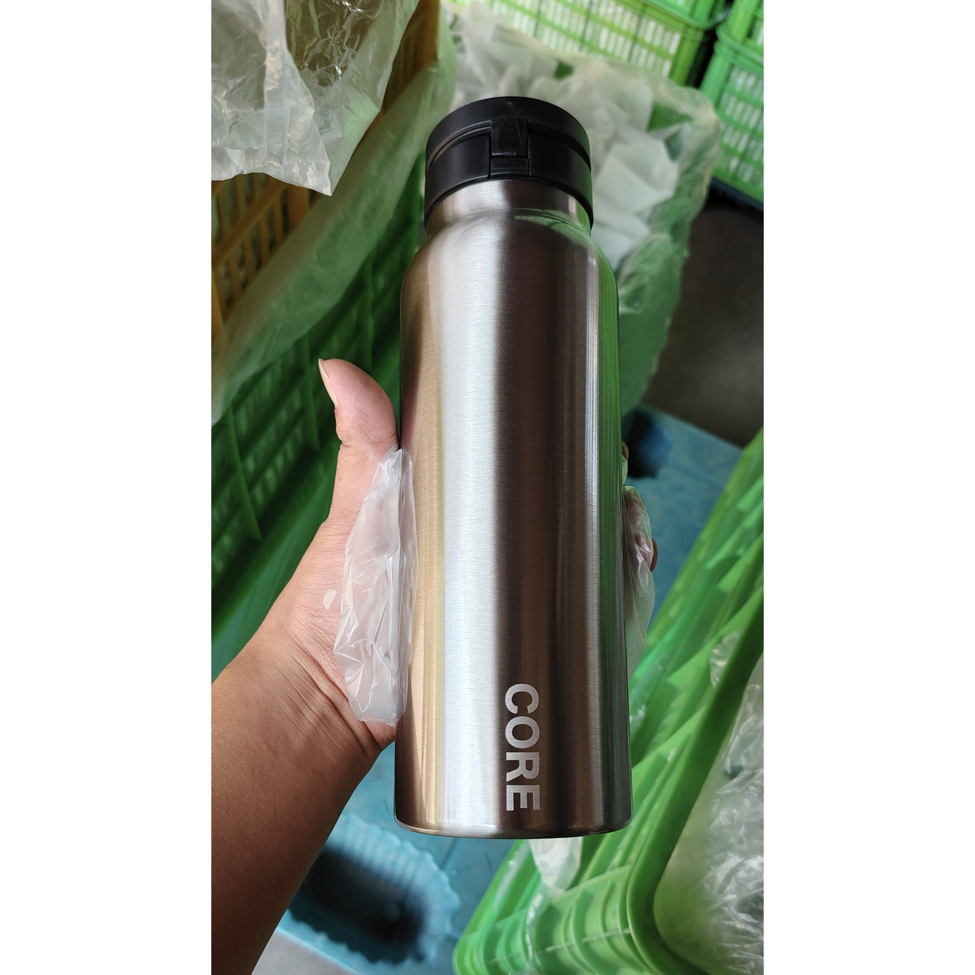 跨境爆款24oz32oz磁吸可放手机支架运动水壶304不锈钢加厚保温杯详情17