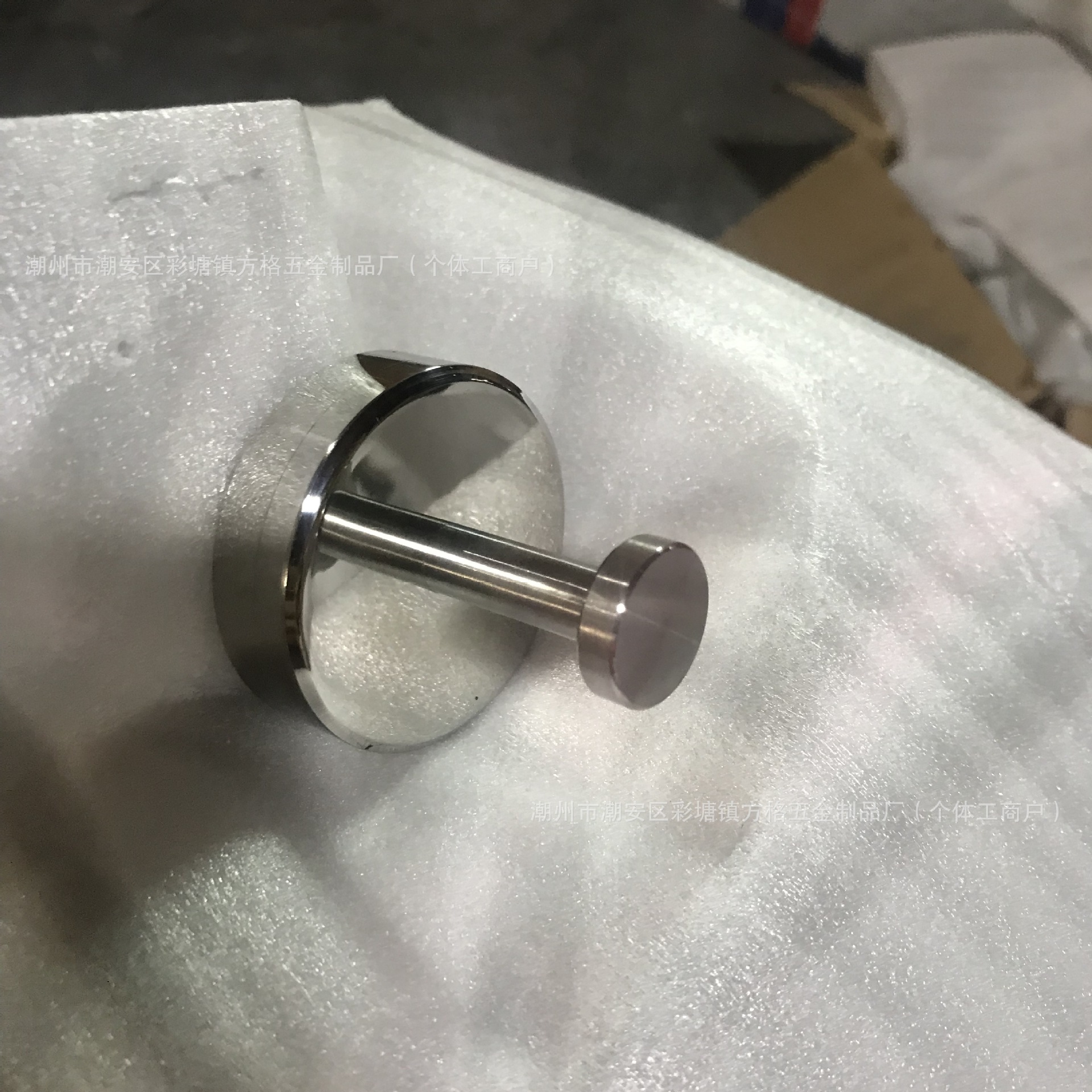 酒店工程304不锈钢卫生间单个挂钩衣服免打孔壁挂衣帽钩子挂墙详情3