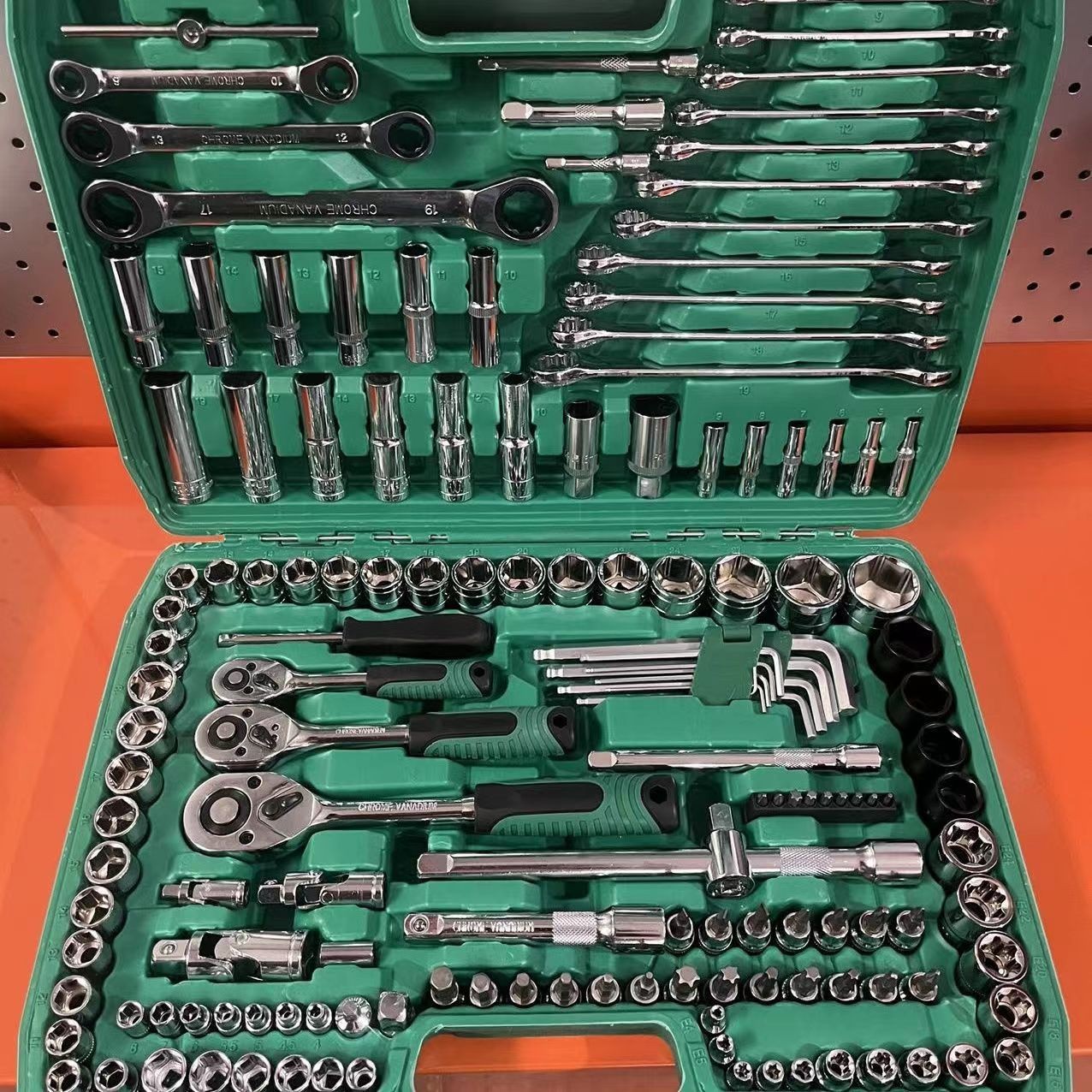 151件套套筒扳手套装万能套管棘轮板手修车 机修组合工具详情3