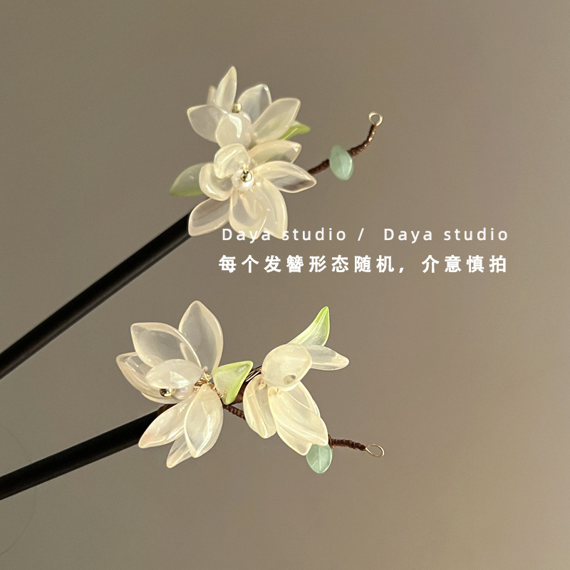 New Chinese-style, super ethereal, retro flower hairpin, a niche design for women, with a gentle and simple style. It is a coiled hairpin for the back of the head pic 5