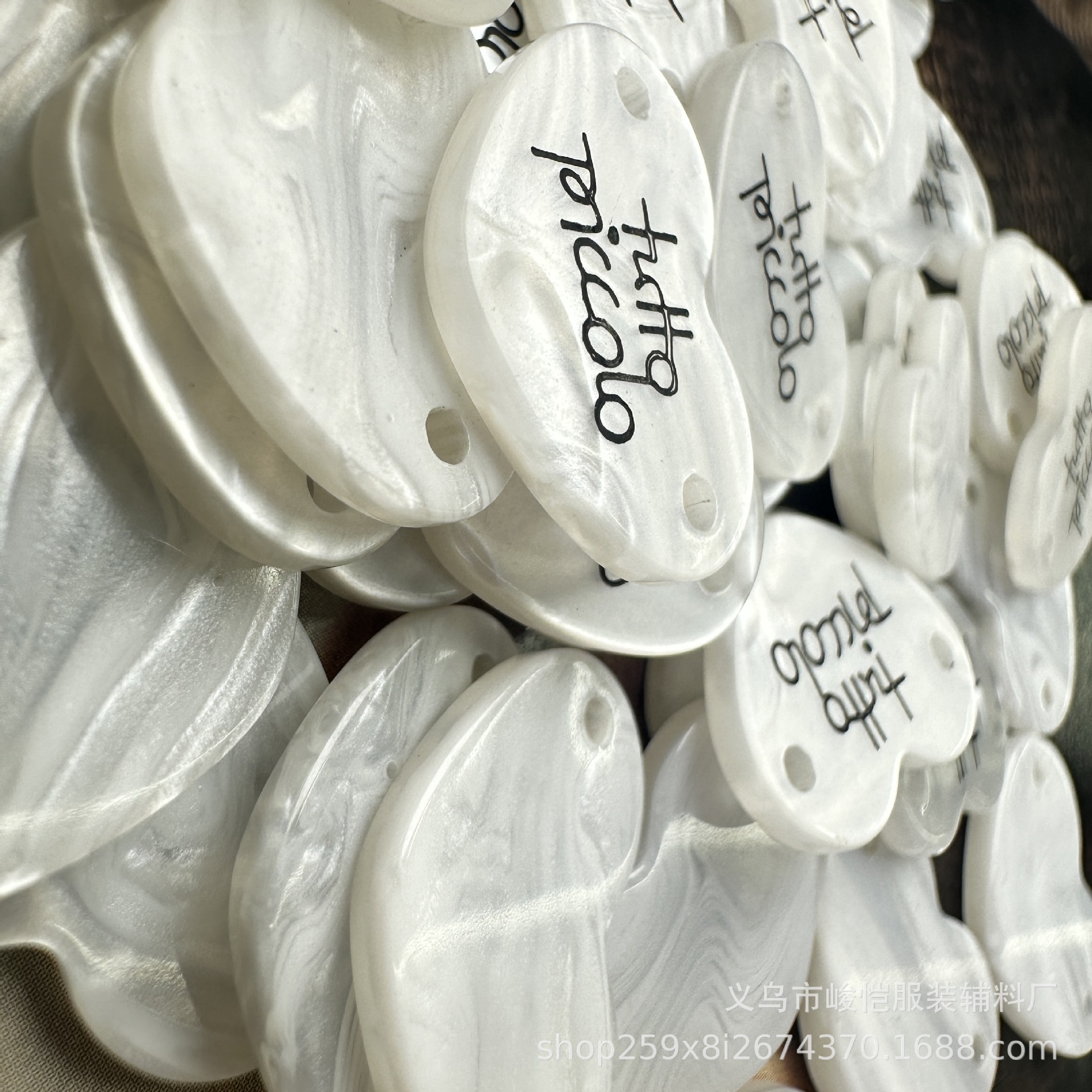 爱心标牌树脂仿贝壳彩色扣子异形不规则纽扣毛衣衬衣针织衫小铭牌详情5