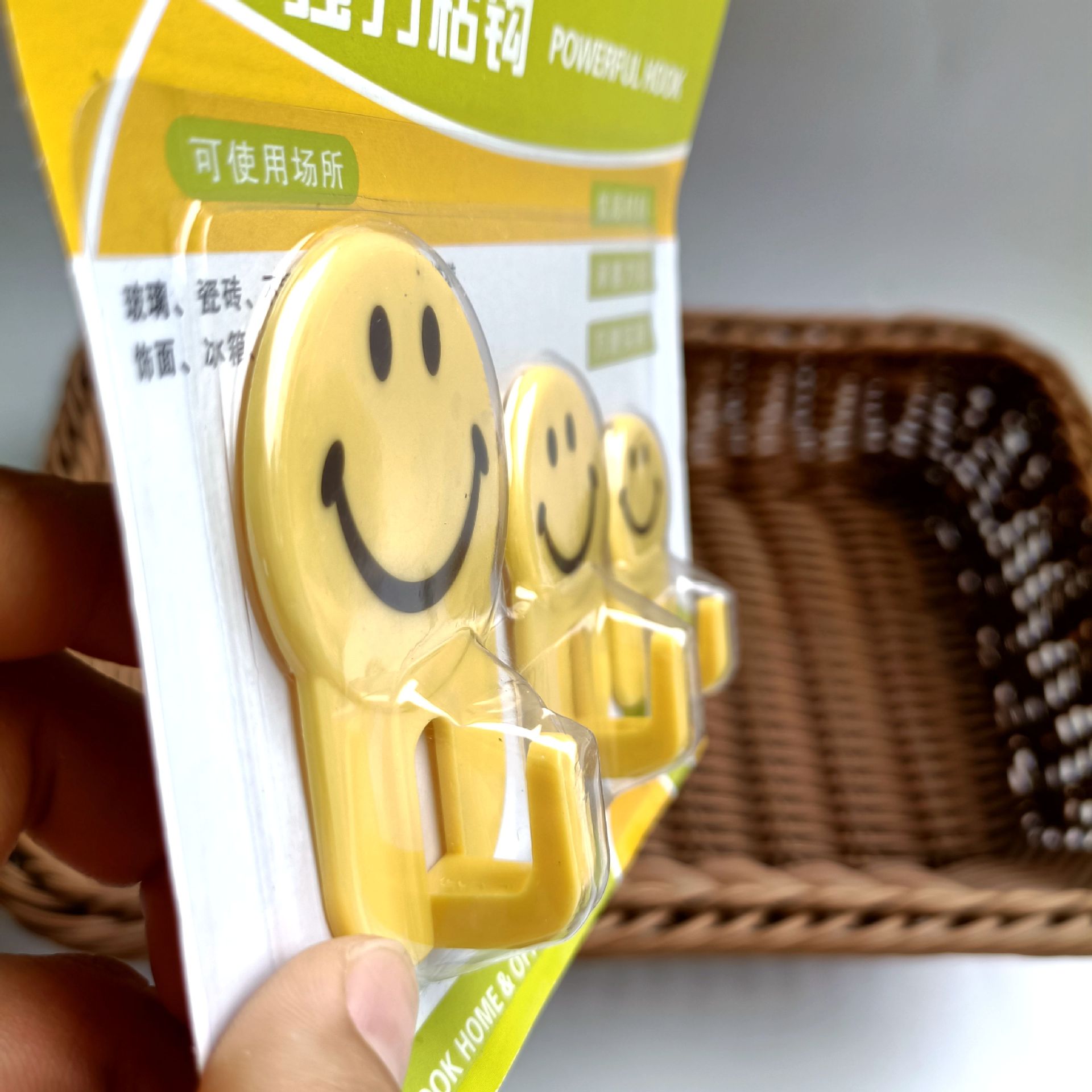【 Zone 1-10 】 No. 0071, 3 smiling face adhesive hooks, 300 yuan per box, 3 sets of adhesive hooks, adhesive hooks, adhesive hooks, clamps, adhesive hooks, home hanging clothes, hats, towels, small kitchenware, 1 yuan supply pic 3