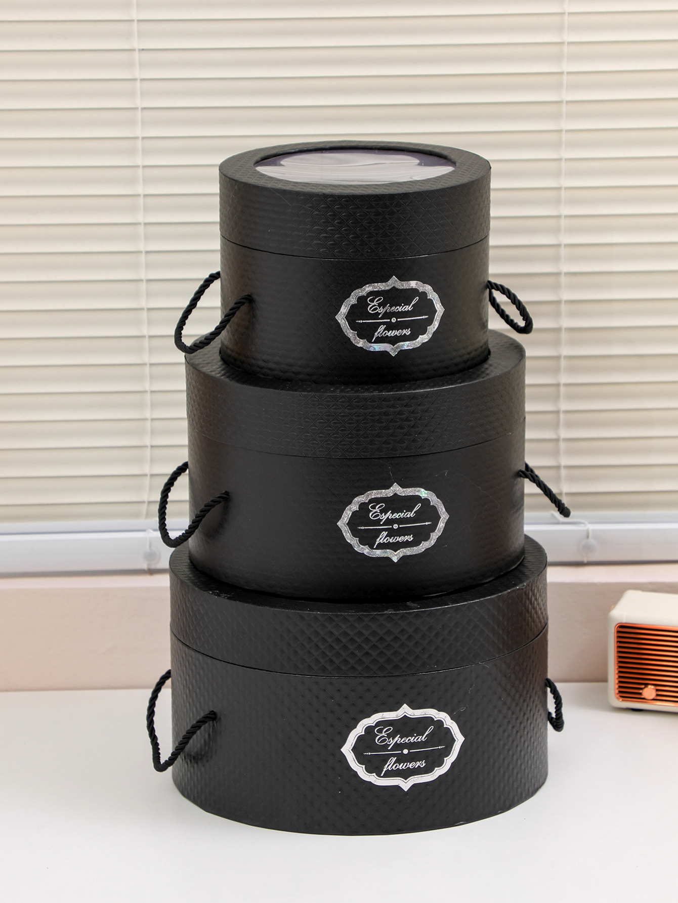 套装抱抱桶批发 鲜花礼品盒七夕花盒插花桶 教师节花束桶圆形福桶详情14