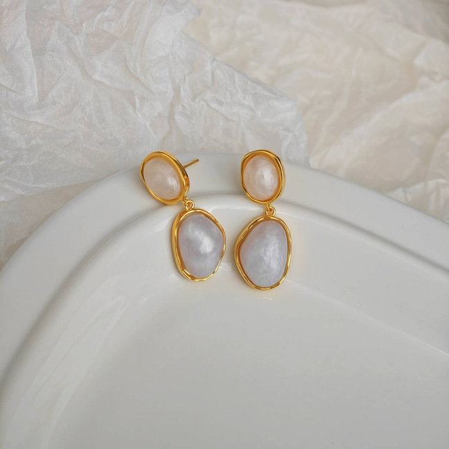 Niche ins minimalist colored drip glaze dopamine earrings, gentle and creamy C-shaped blue large circle ear rings for round faces pic 70