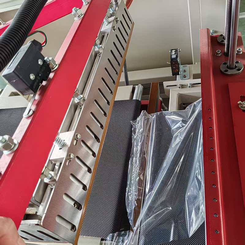 Fully automatic heat shrink film packaging machine, L-shaped sealing and cutting machine, egg tray POf film automatic packaging and plastic sealing machine pic 2