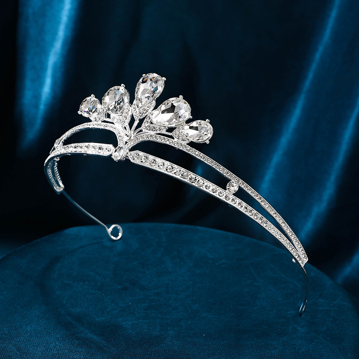Factory direct sales: Popular metal rhinoceros diamonds from Europe and America, versatile and super fairy-like crowns, elegant and noble headwear for brides, wholesale of crowns pic 5