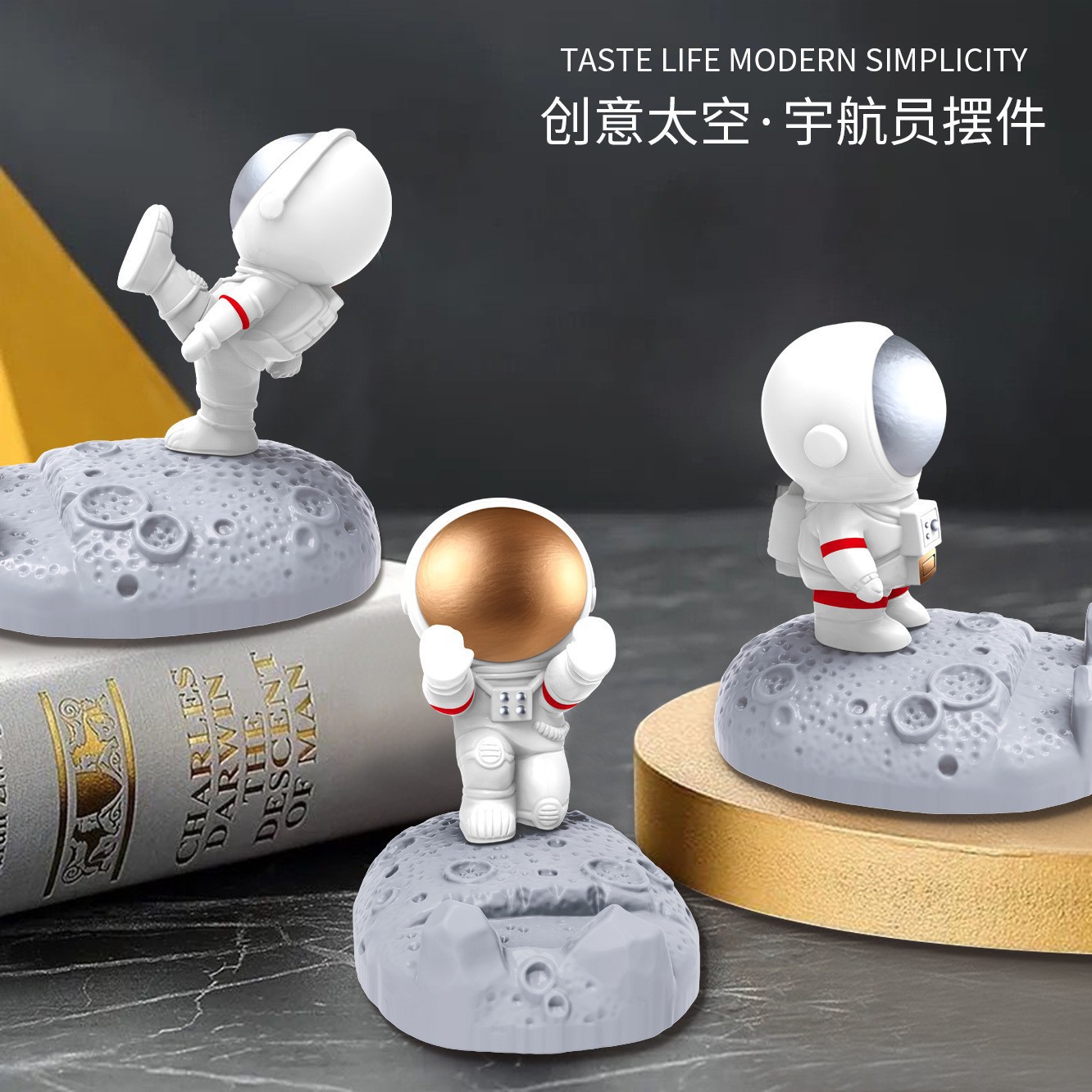 Cross-border astronaut mobile phone stand desktop creative astronaut cartoon figurine live streaming lazy person tablet stand wholesale pic 4