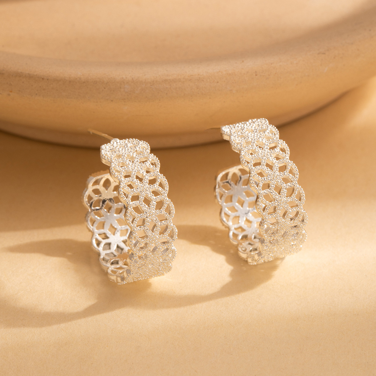 日韩精致简约耳圈爆款时尚百搭高级感素圈耳环气质通勤冷淡风耳扣详情29