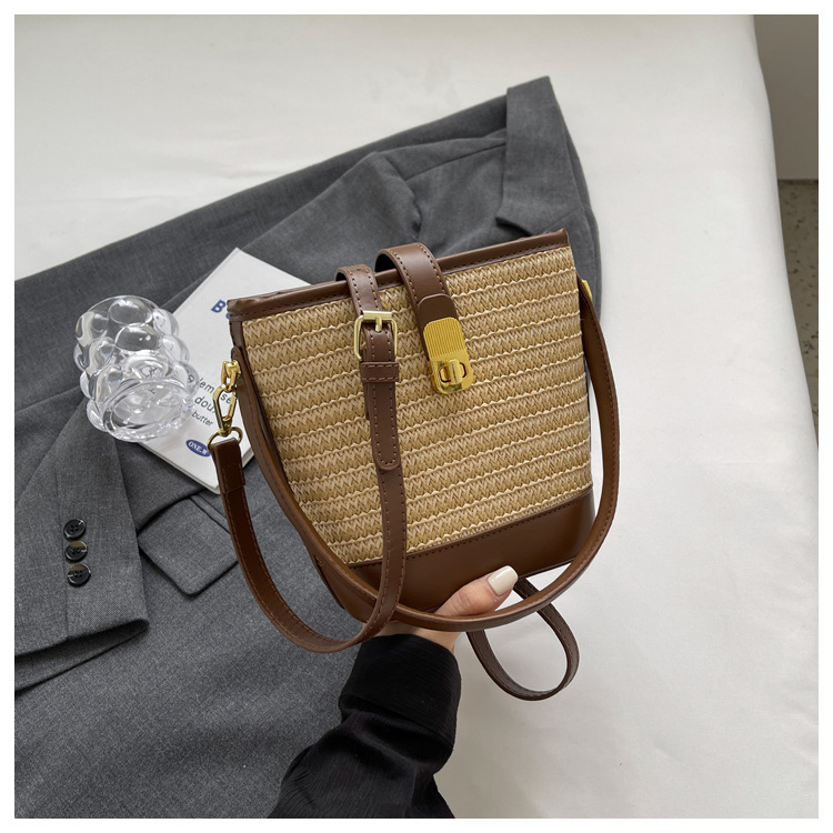 时尚手提编织包包女2023新款高级质感草编包单肩斜挎包休闲水桶包详情37