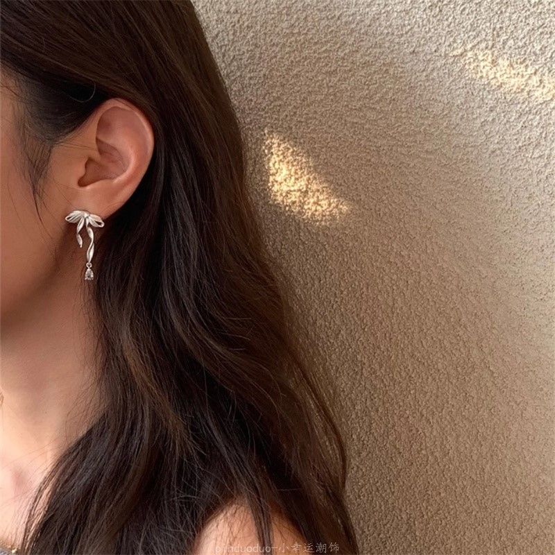 Pure white ribbon bow ~ Matte metal ribbon girlish bow stud earrings and earrings, exquisite and niche Hong Kong style pic 5