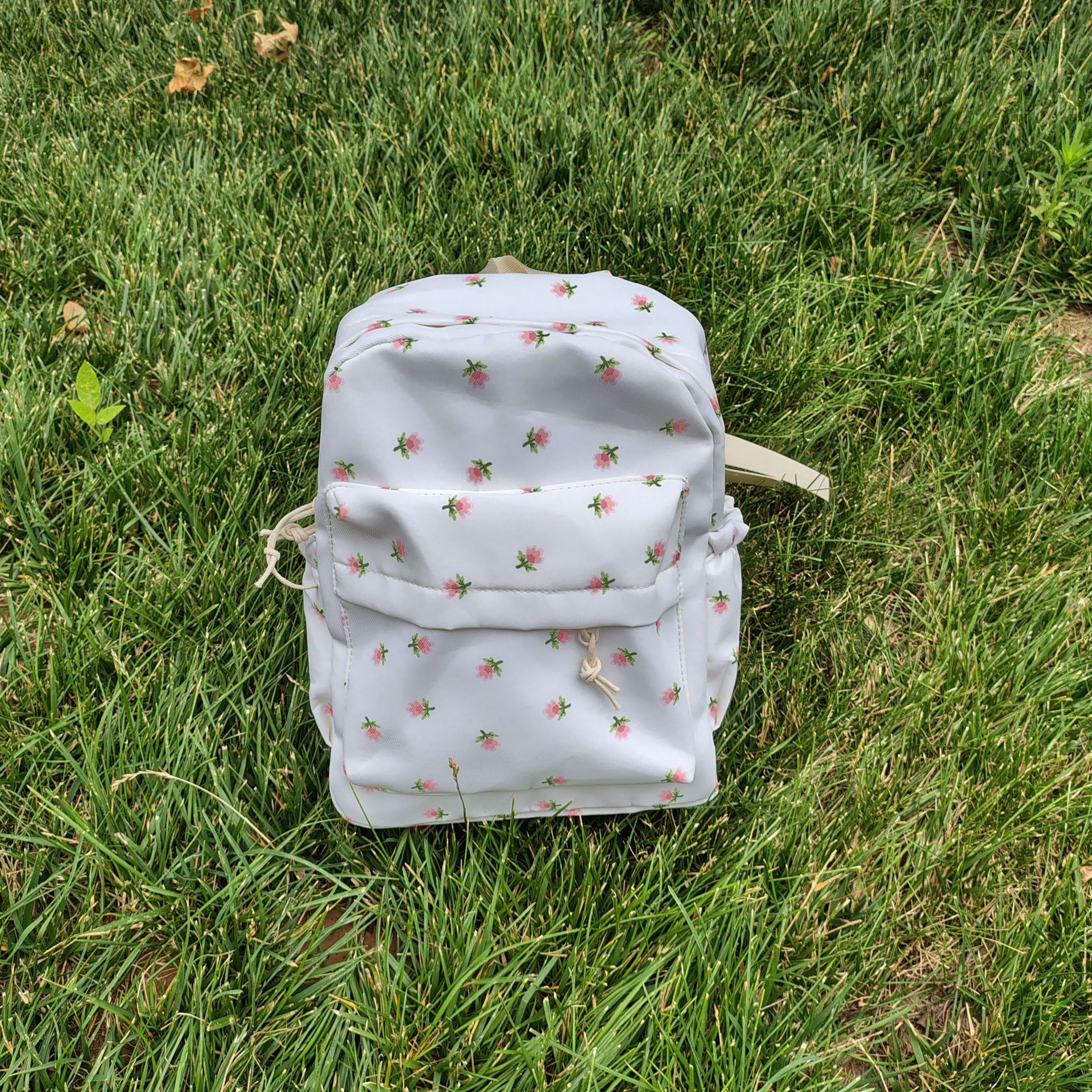 Small 2025 cross-border new style high appearance level artistic and casual primary school schoolbag, commuting and shopping small backpack pic 37