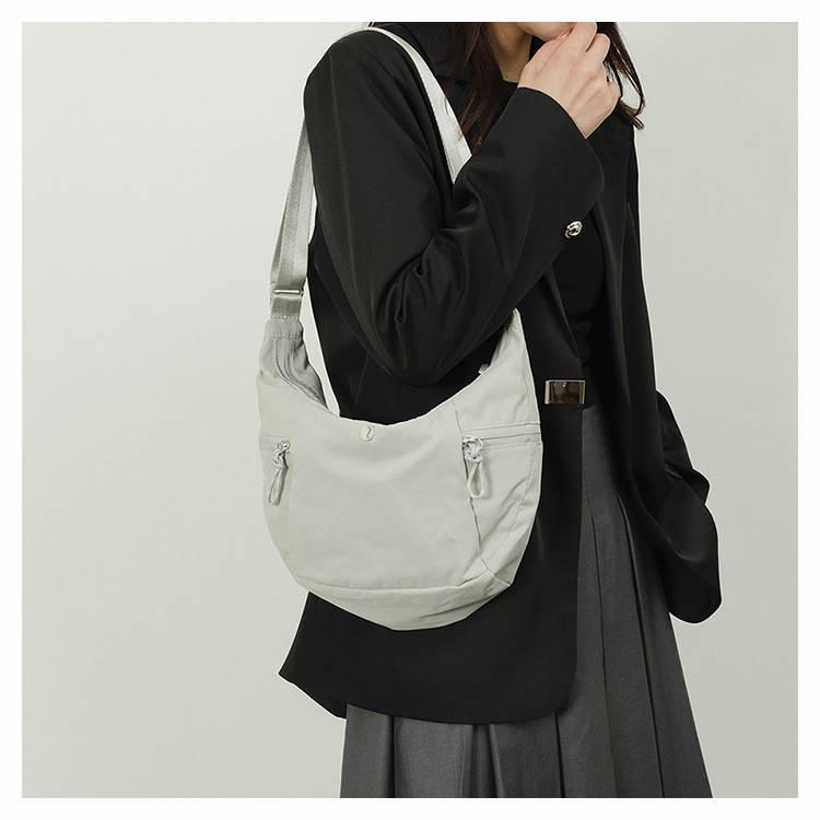 包包女lulu饺子包新款牛角包休闲健身运动包潮百搭通勤单肩斜挎包详情18