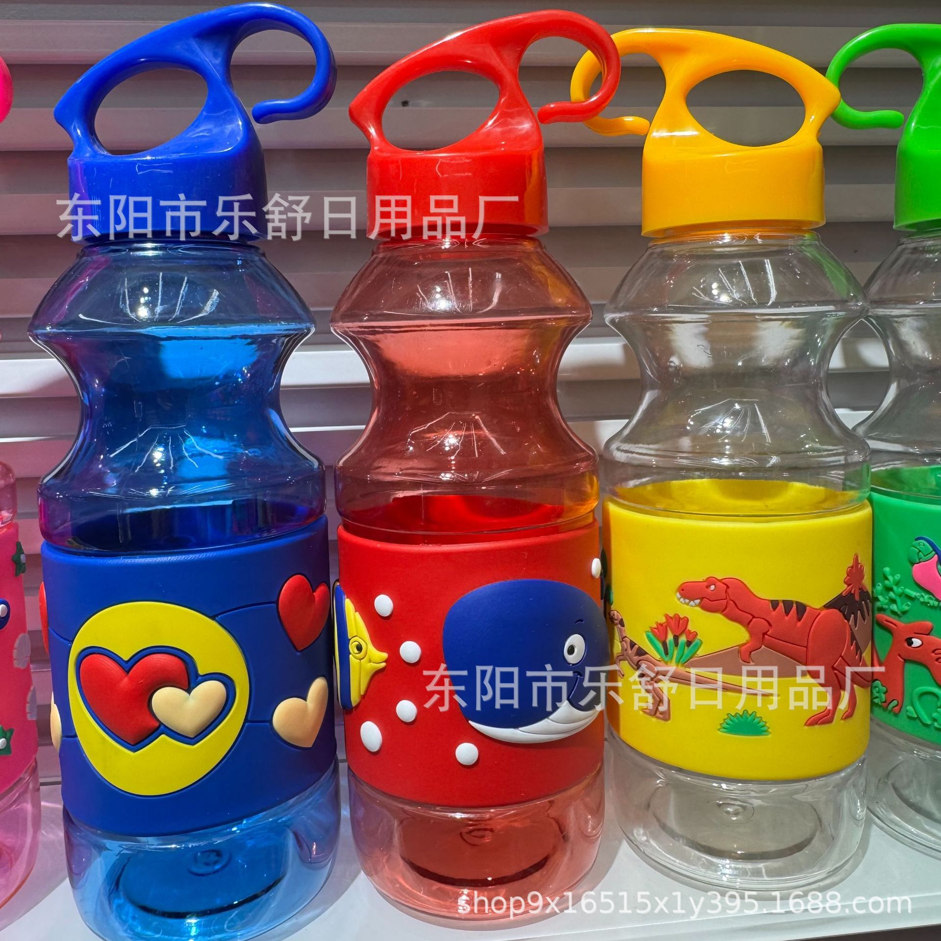 厂家时尚可爱pvc软胶塑料杯带杯套隔热儿童水壶户外运用水壶提手详情10