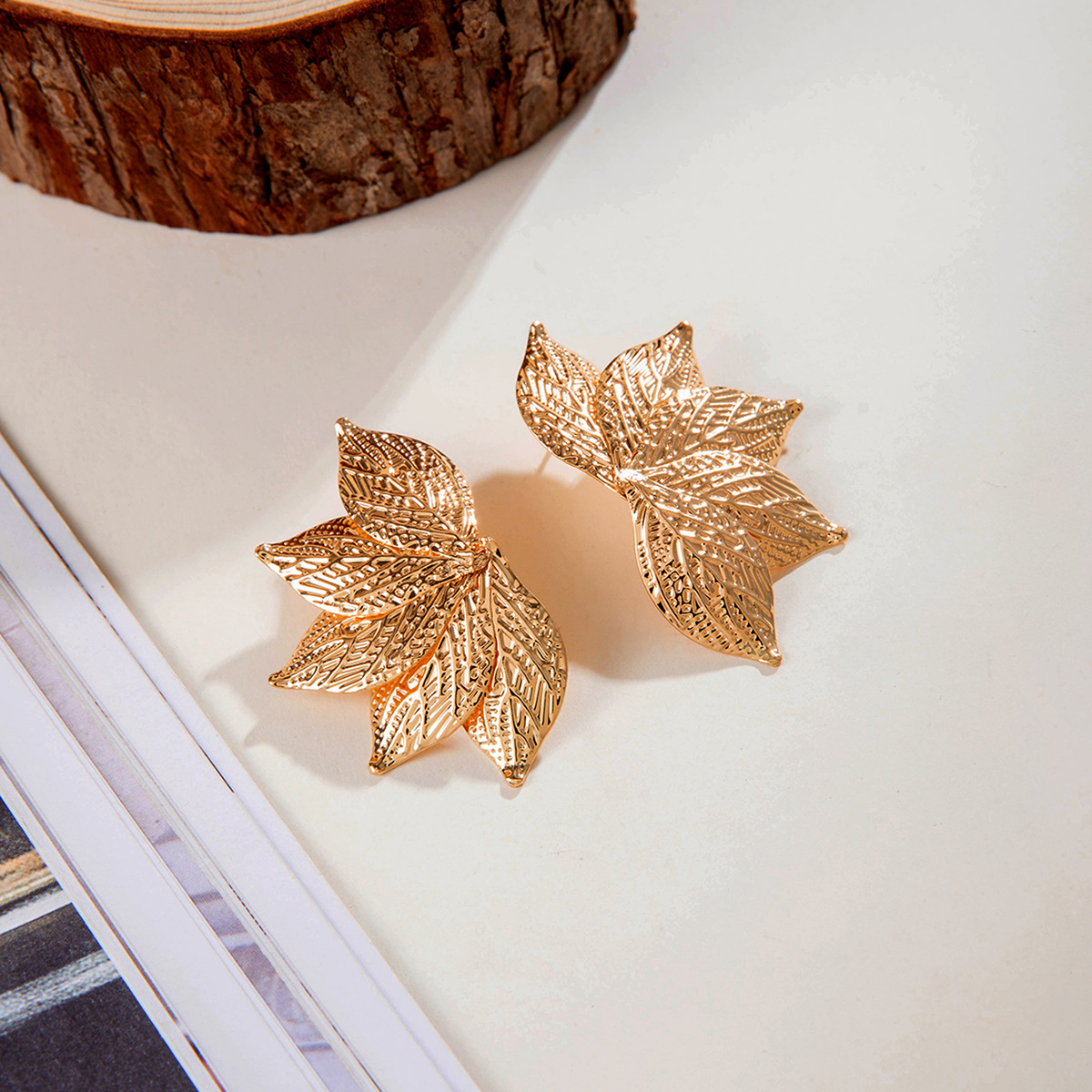 欧美跨境个性金色树叶扇子肌理耳环创意夸张复古花朵重金属风耳钉详情1