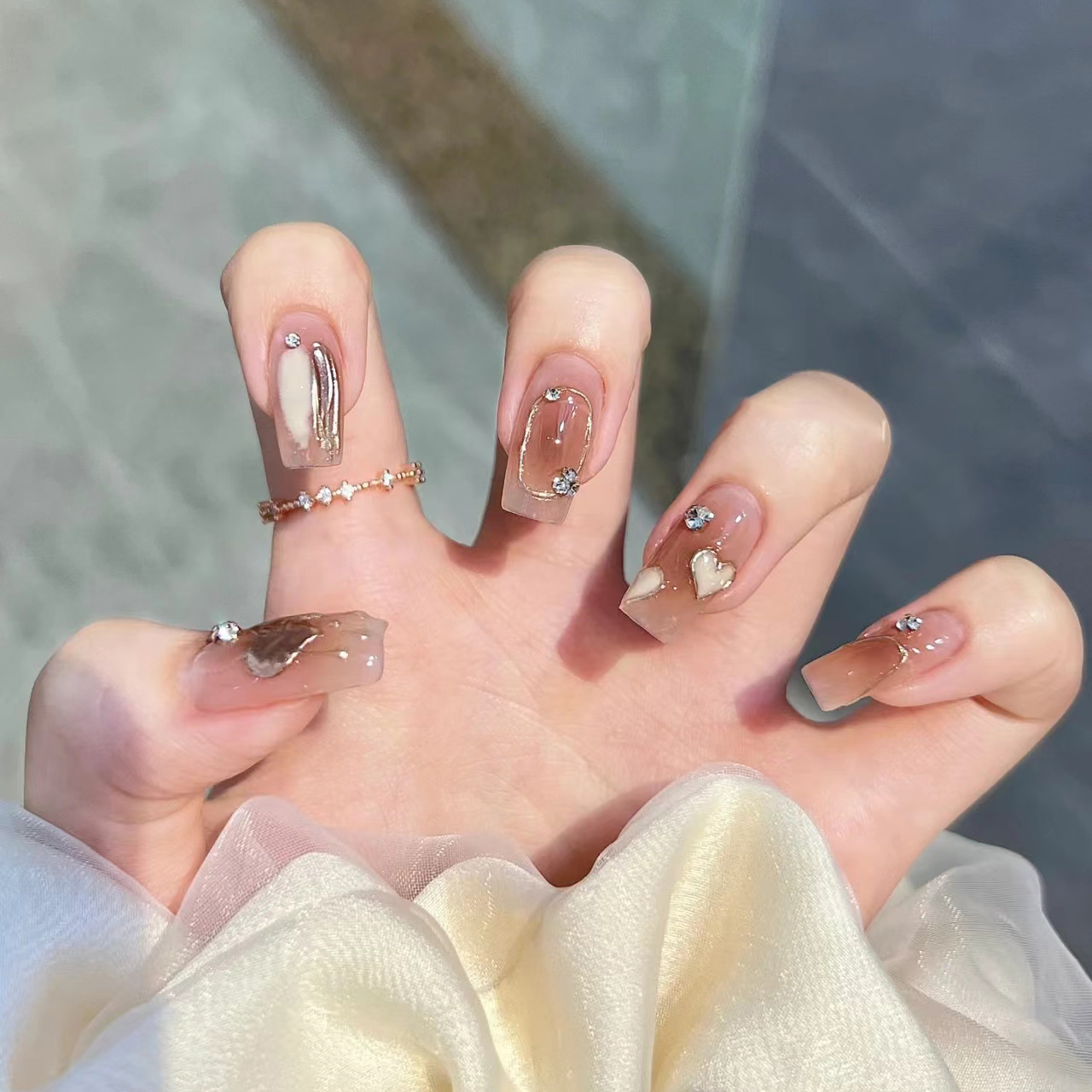 New handcrafted nail art, wearable nails, false nail patches, high-end and light luxury, heart-shaped gradient gradient, magic mirror with sparkling diamonds, long style pic 1