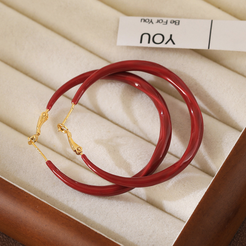 The high-end Angolan red large ear rings make the face look good. The geometric earrings for autumn and winter are simple and elegant. The best-selling stud earrings are for women pic 9