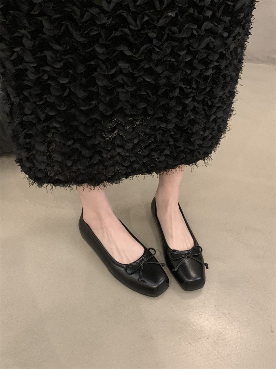 Silver single shoe with a shallow bow, a new French gentle evening style flat ladle for women in the spring of 2025 pic 9