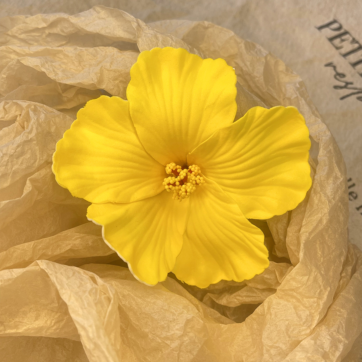 This trendy faux hibiscus flower hair clip exudes a high-end atmosphere. The side clip is a Bohemian hair band for a seaside vacation pic 23