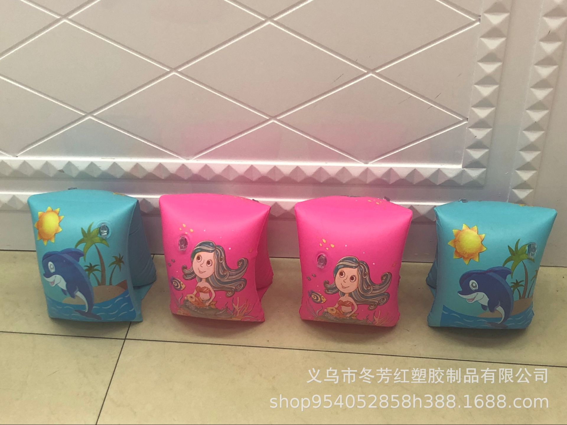 厂家批发海豚水上充气玩具儿童加厚PVC水袖双气囊手臂圈休闲户外旅行枕家装建材休闲用品详情3