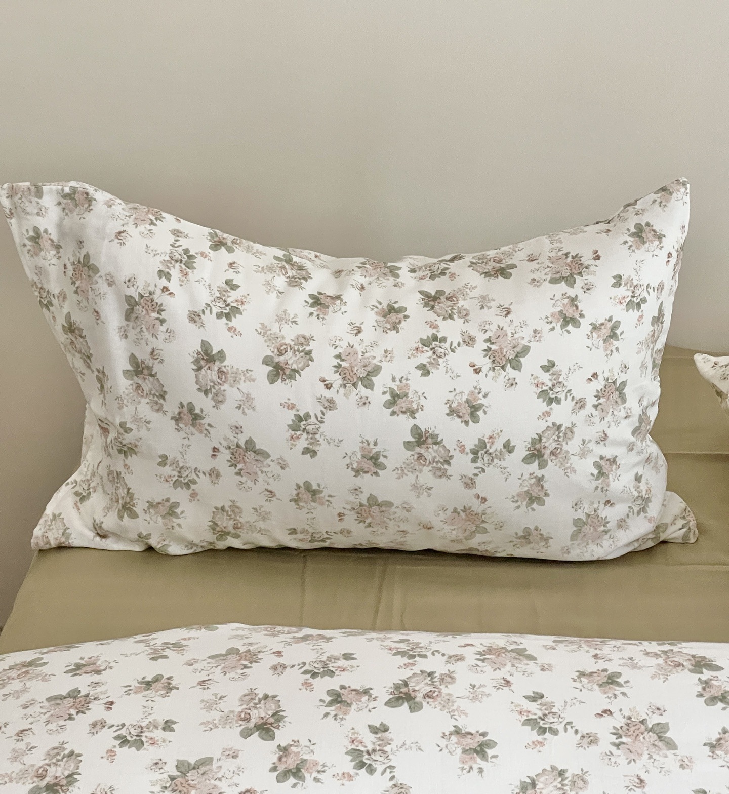 A set of three or four pieces with fresh small floral print double-layer yarn, pure cotton soft naked sleeping quilt cover and cartoon bedding pic 84