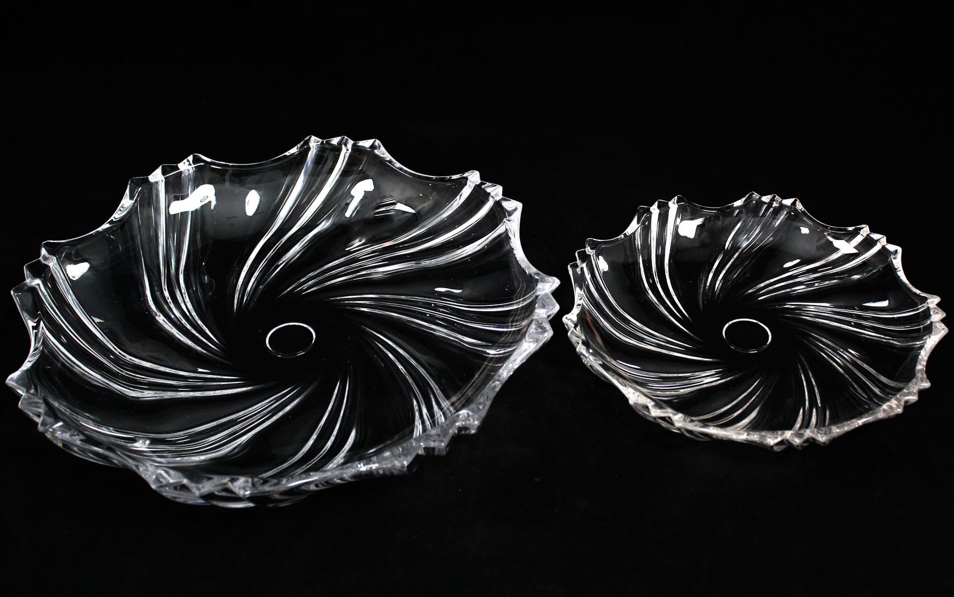 欧式轻奢玻璃花瓶丝绸之路系列旋风创意带脚果盘时尚果斗客厅摆件详情1