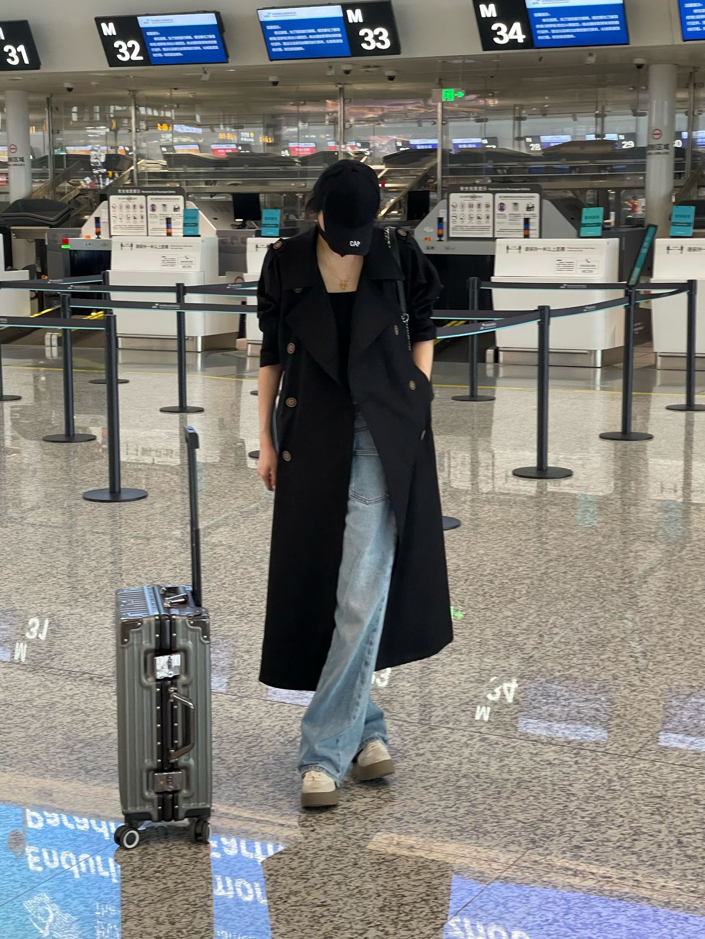 The new mid-length, knee-length, high-end and fashionable style of the British windbreaker for women in the Spring and autumn of 2025 is in vogue pic 5