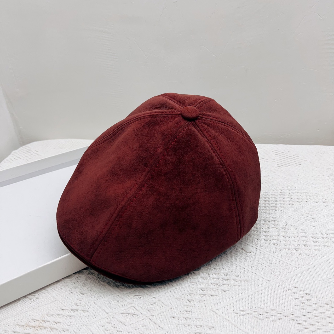 Wholesale of the 2024 new style of American retro denim forward caps for women, with a large head circumference that shows off the face and a small star beret pic 4