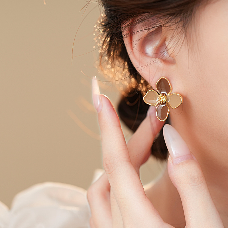 银针美拉德风咖色滴油四瓣花朵耳钉女气质耳环复古高级感耳饰批发详情13