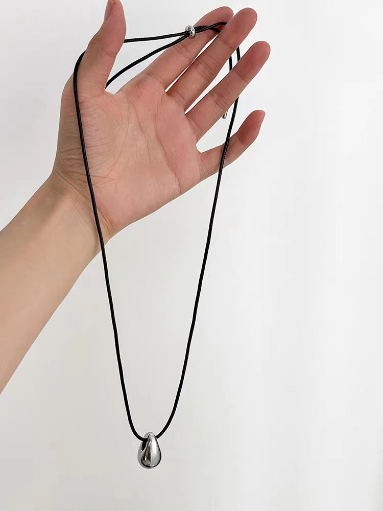 青岛美琳保色极简冷淡风 金属光面水滴黑皮绳项链秋季毛衣链女式详情5