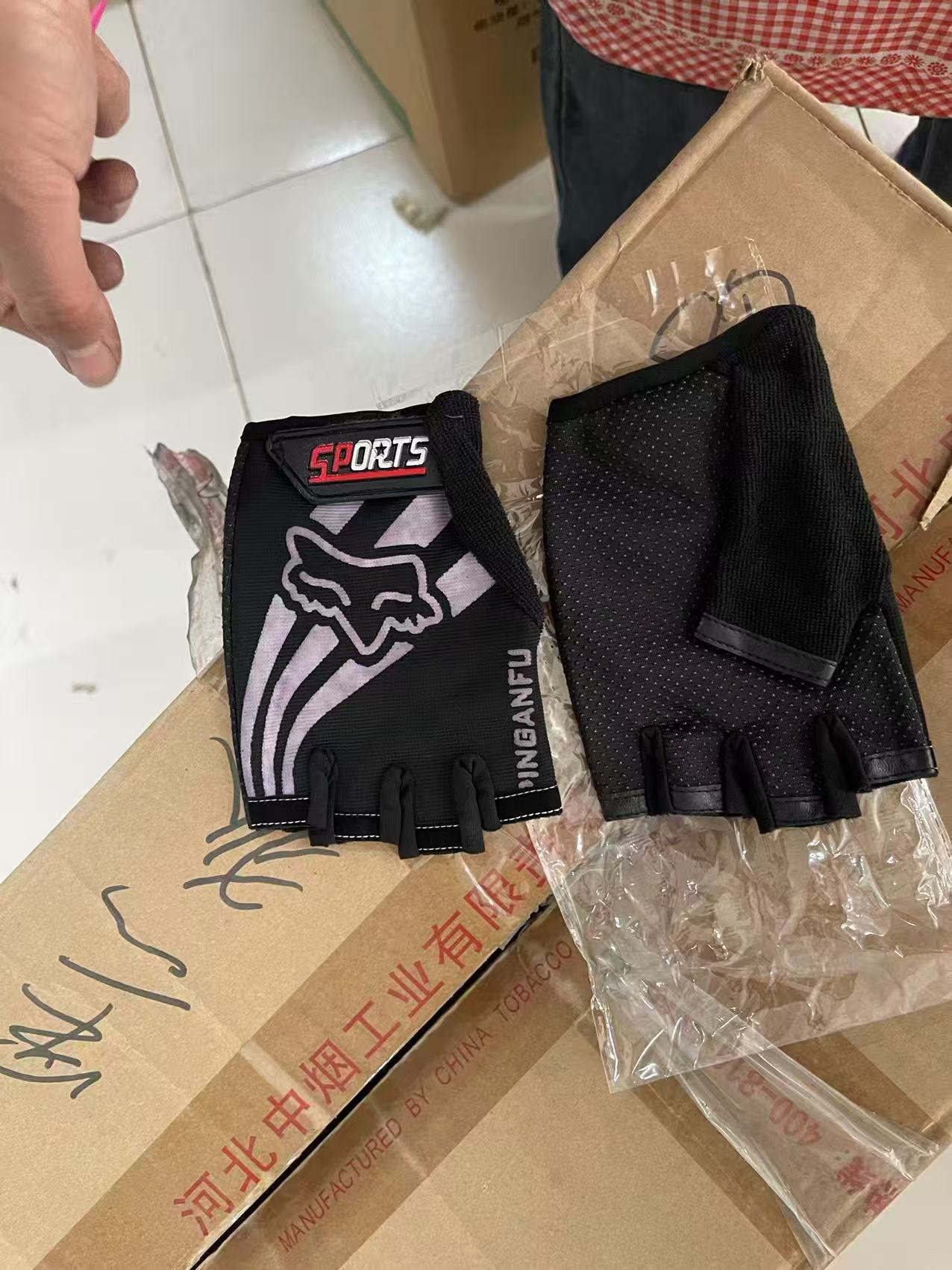 Sports outdoor gloves for men and women, anti-slip and protective training, weightlifting, yoga, fitness, cycling, mountain climbing, driving, half-finger gloves pic 11