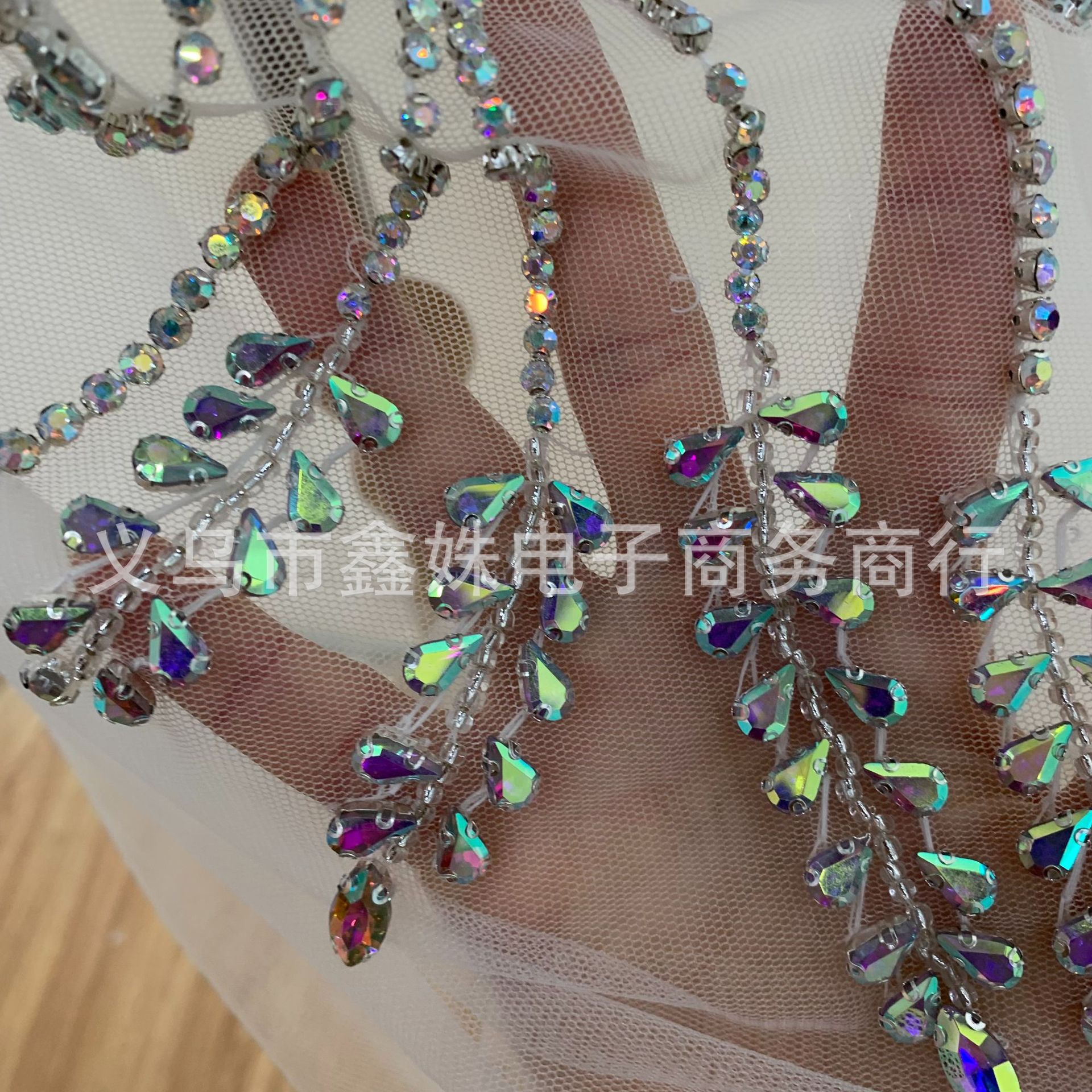 Factory wholesale deep V-neck dresses, wedding gowns, catwalk shows, hosting coming-of-age ceremonies, banquets, dance gowns, heavy stitch beaded fabric pic 15