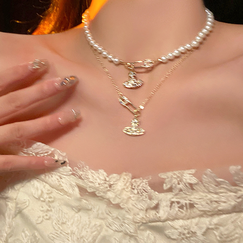 The Western Queen Saturn necklace, female star ball pearl brooch, simple and niche necklace accessory, light luxury and high-end collarbone chain pic 12
