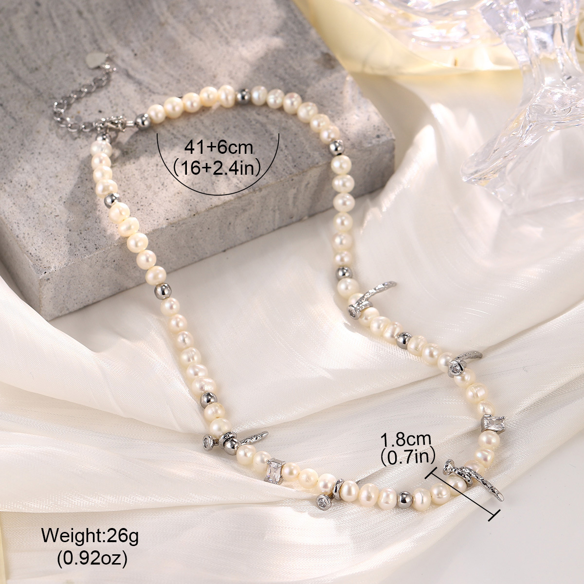 The new heart-shaped bow collarbone chain is a niche retro necklace that is versatile for summer, exuding a sense of high-end luxury and a light fragrance style pic 40