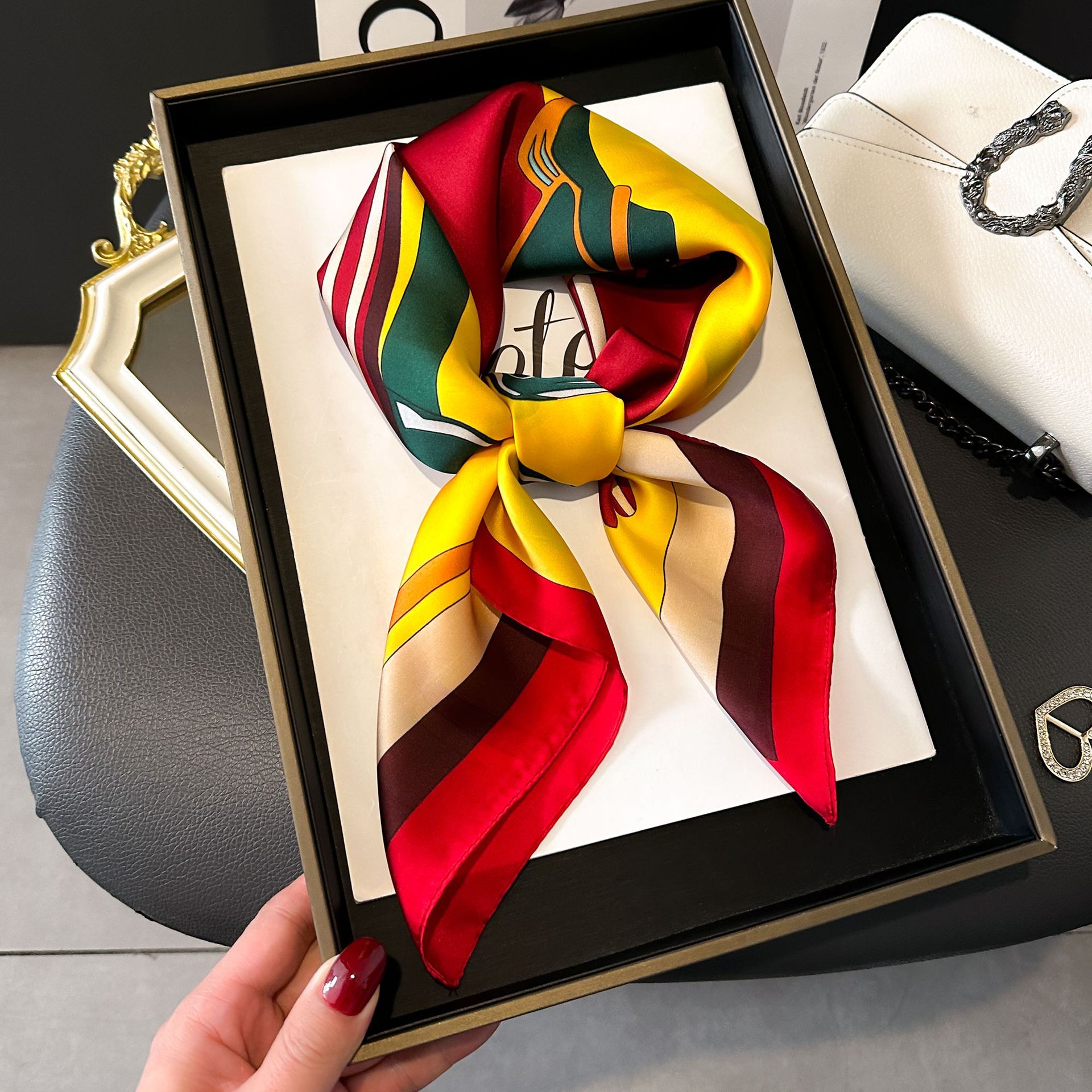 新款丝巾女时尚百搭高级感小方巾韩版护颈领巾春秋复古围巾绑包详情9