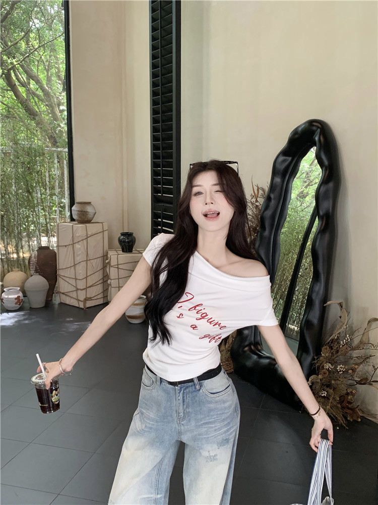 2025夏季新款一字领露肩短袖T恤女 显瘦字母印花设计 辣妹百搭短款上衣 女式T恤修身款详情6