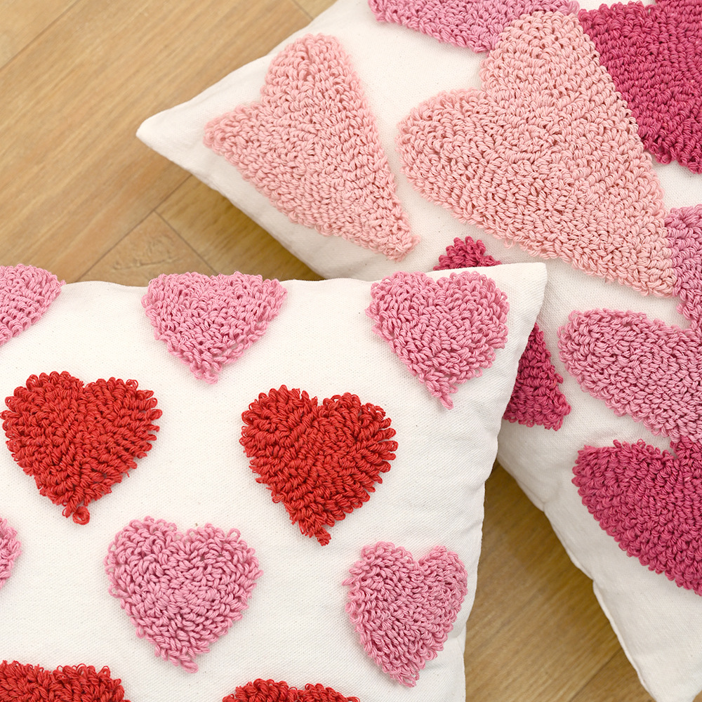 刺绣爱心可爱沙发抱枕情人节立体圈绒靠枕靠垫详情5