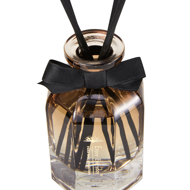 Factory direct sales of Waltz flameless aromatherapy sets, wholesale of car and home air fresheners, and household aromatherapy machines pic 3