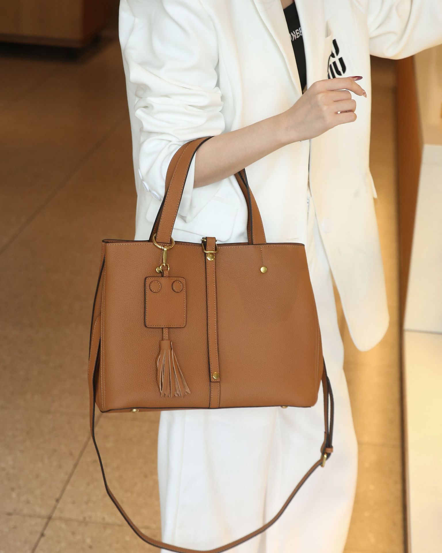 真皮手提包女头层牛皮托特包大容量水桶包真皮女士包包单肩斜挎包详情53