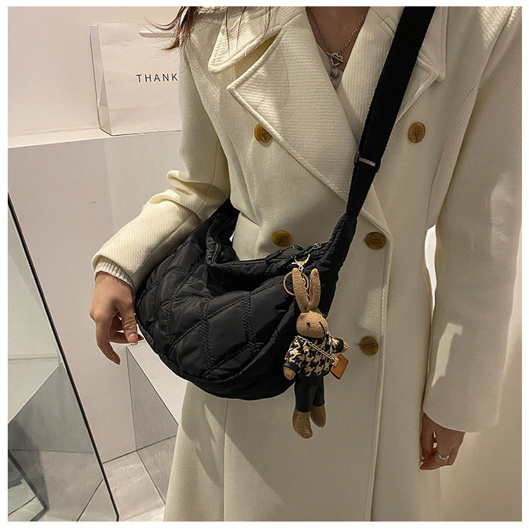 The new, trendy and fashionable single-shoulder crossbody bag with diamond-patterned embroidery thread for women in 2021, the popular dumpling bag pic 40