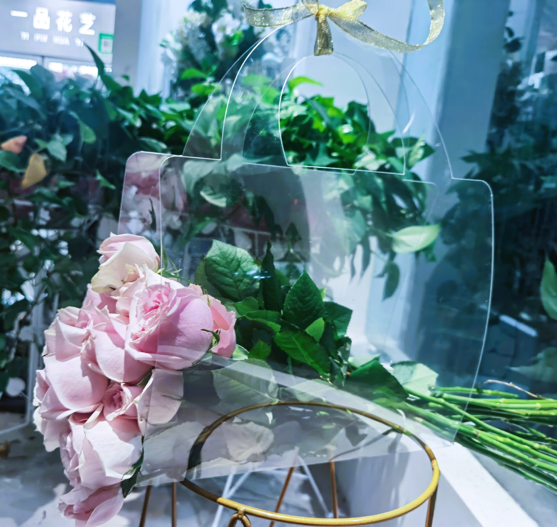 Medium-sized flower hand-held flower bag with transparent and simple design, Christmas gift, gift carrying bag, bouquet, floral art packaging bag, flower packaging, artistic taste pic 2