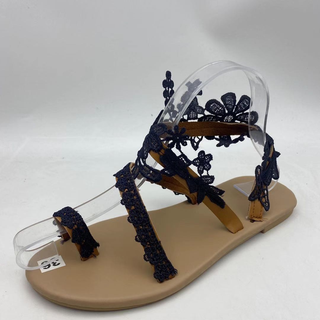 Clearance sale of the new summer style European and American fashion flip-flops flat sandals for women to wear outside, large-sized flip-flops and beach sandals pic 3