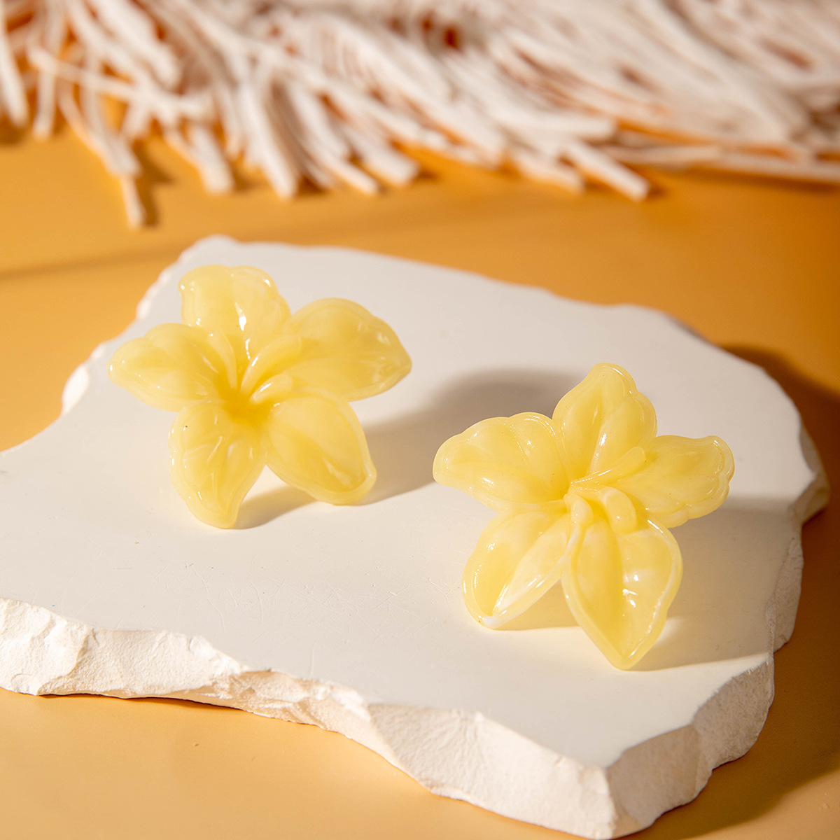 亚马逊跨境清新甜美彩色树脂花瓣花朵耳钉气质多巴胺 耳环耳饰女详情45