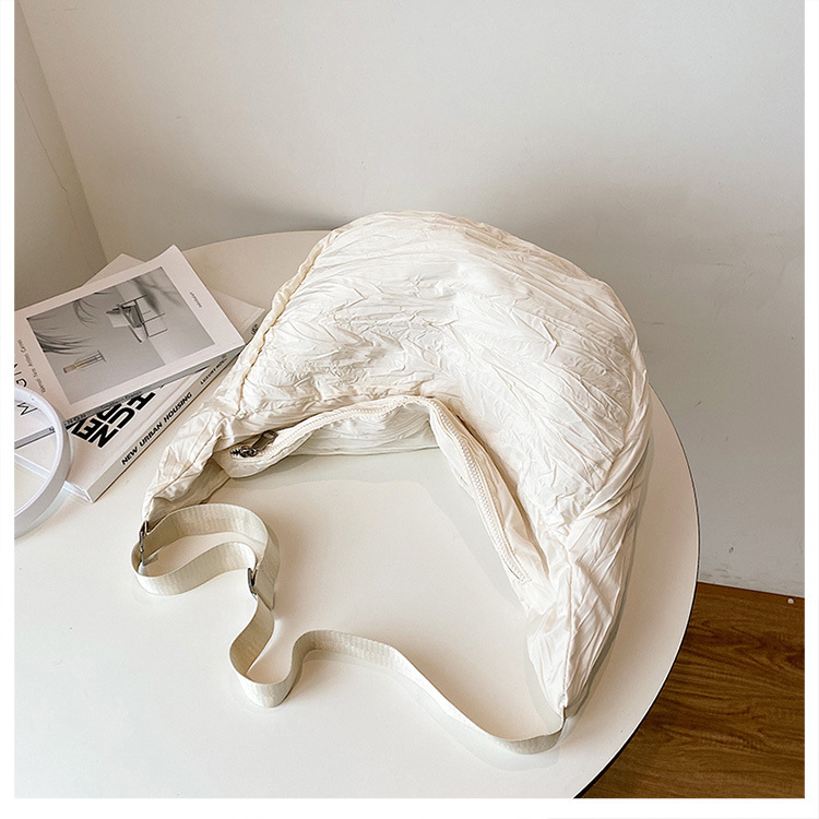 新品褶皱半月包简约时尚斜挎包大容量潮搭单肩包慵懒风都市休闲包详情38