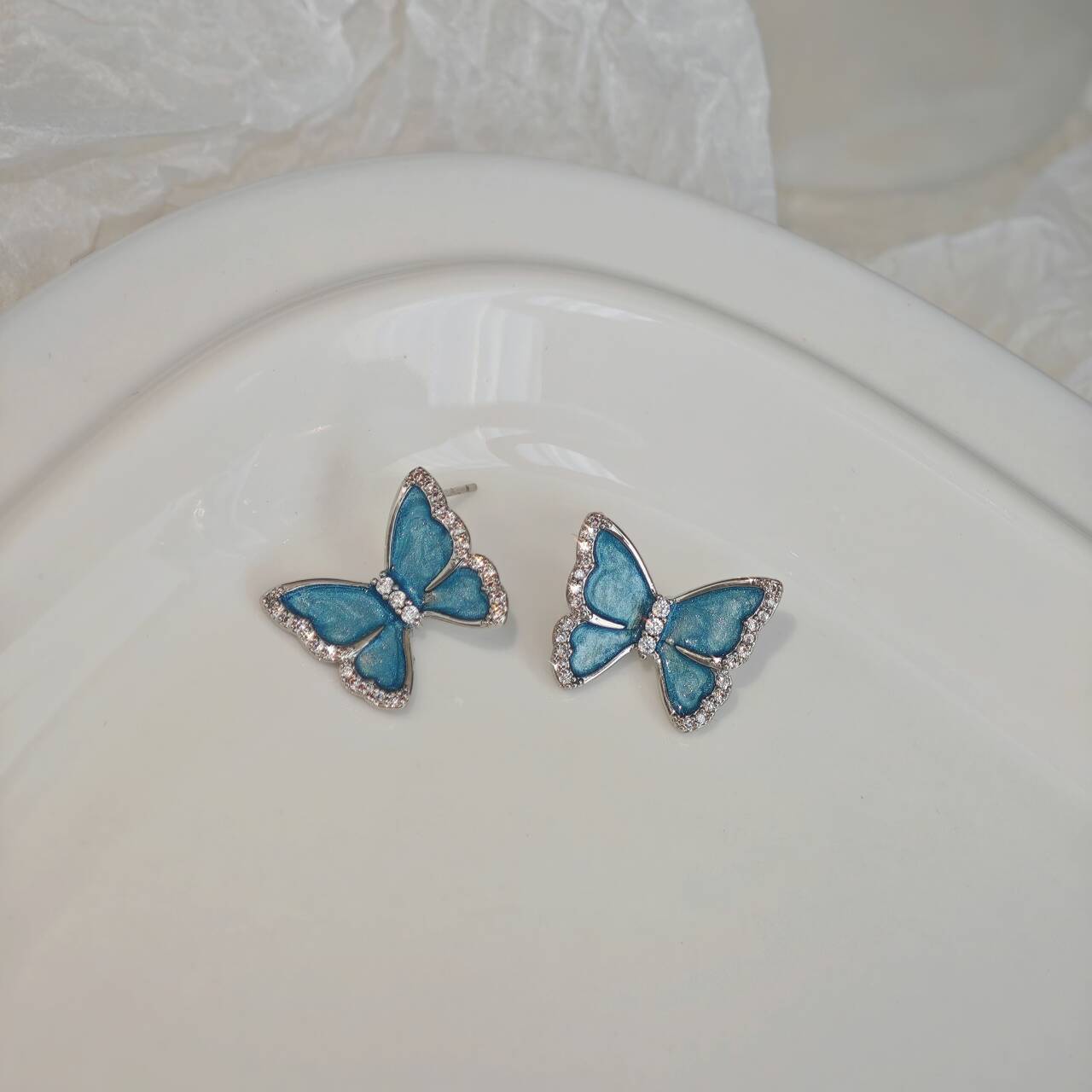 Niche ins minimalist colored drip glaze dopamine earrings, gentle and creamy C-shaped blue large circle ear rings for round faces pic 69