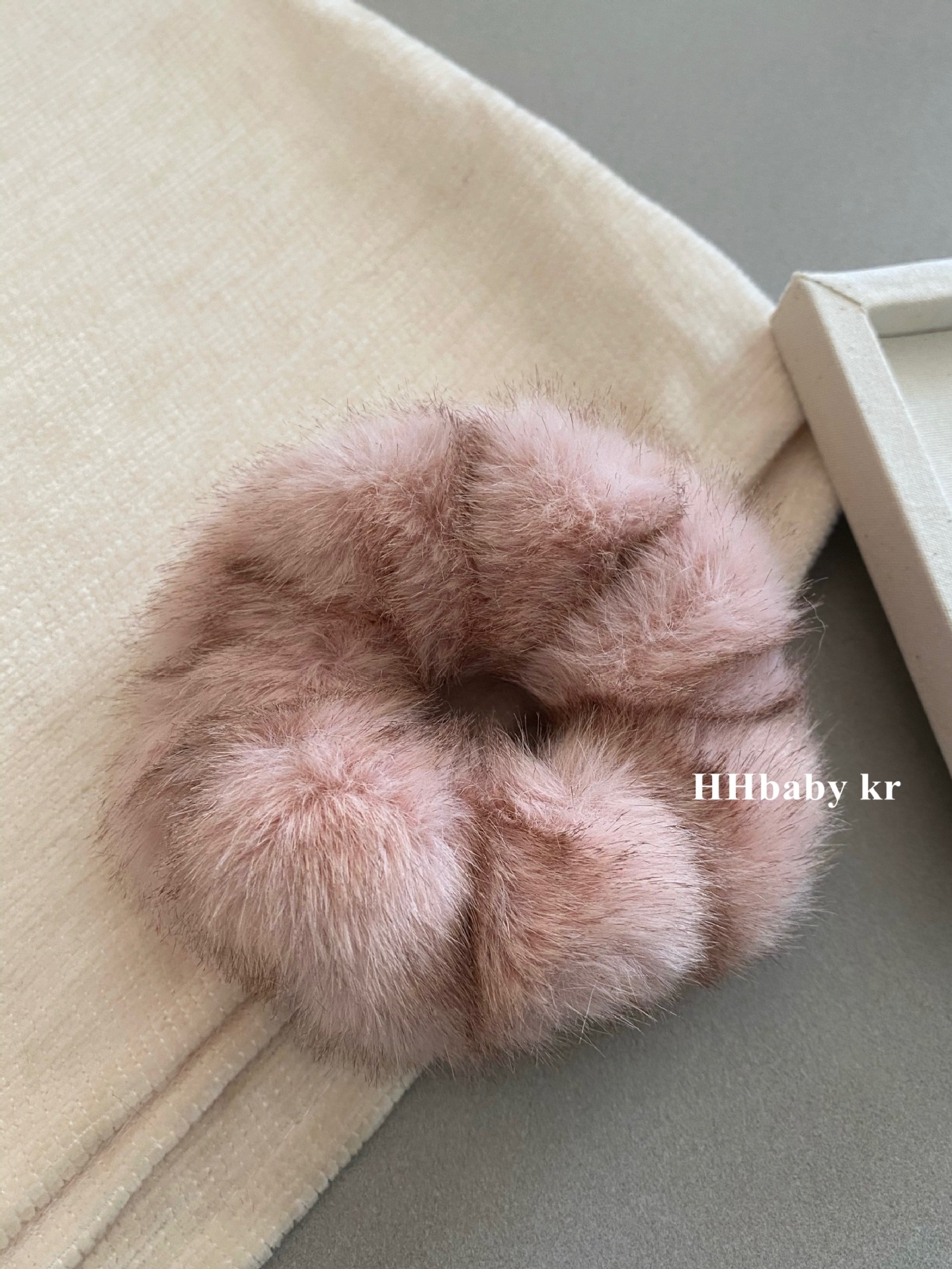Maillard coffee-colored velvet large intestine hair band for women in autumn and winter, high-elasticity ponytail hair tie, elegant hair tie headwear pic 6