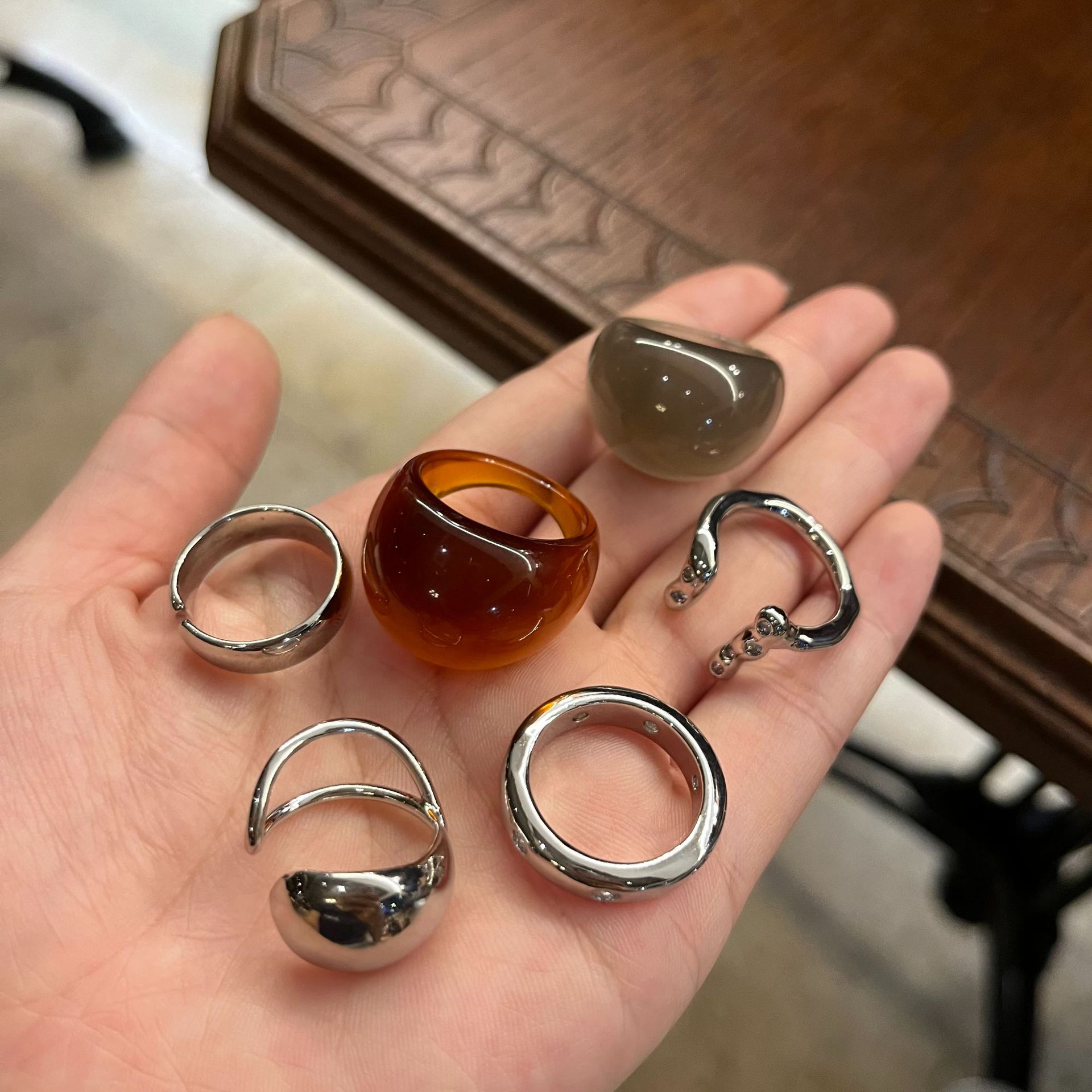 A niche and unique irregular-shaped resin ring with a cold opening shows off. The open copper electroplated ring pairs well with a versatile ring for women pic 5